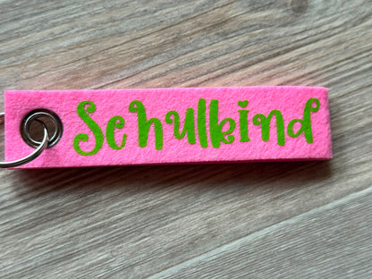 Personalisierter Schlüsselanhänger aus Filz mit Name oder  Wunschtext. Individueller Taschenanhänger als Geschenk.