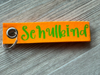 Personalisierter Schlüsselanhänger aus Filz mit Name oder  Wunschtext. Individueller Taschenanhänger als Geschenk.