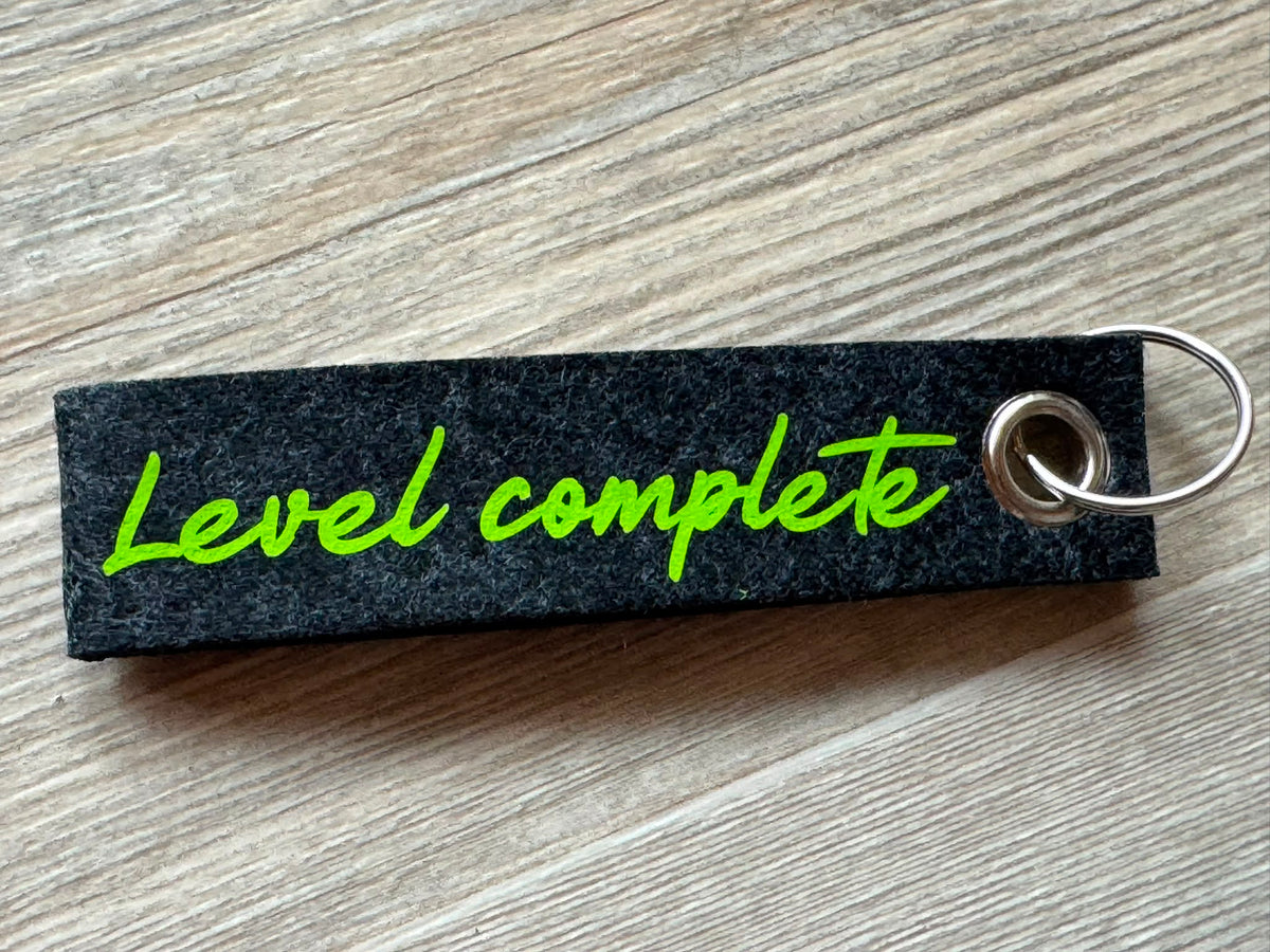 Personalisierter Schlüsselanhänger aus Filz mit Name oder  Wunschtext. Individueller Taschenanhänger als Geschenk.