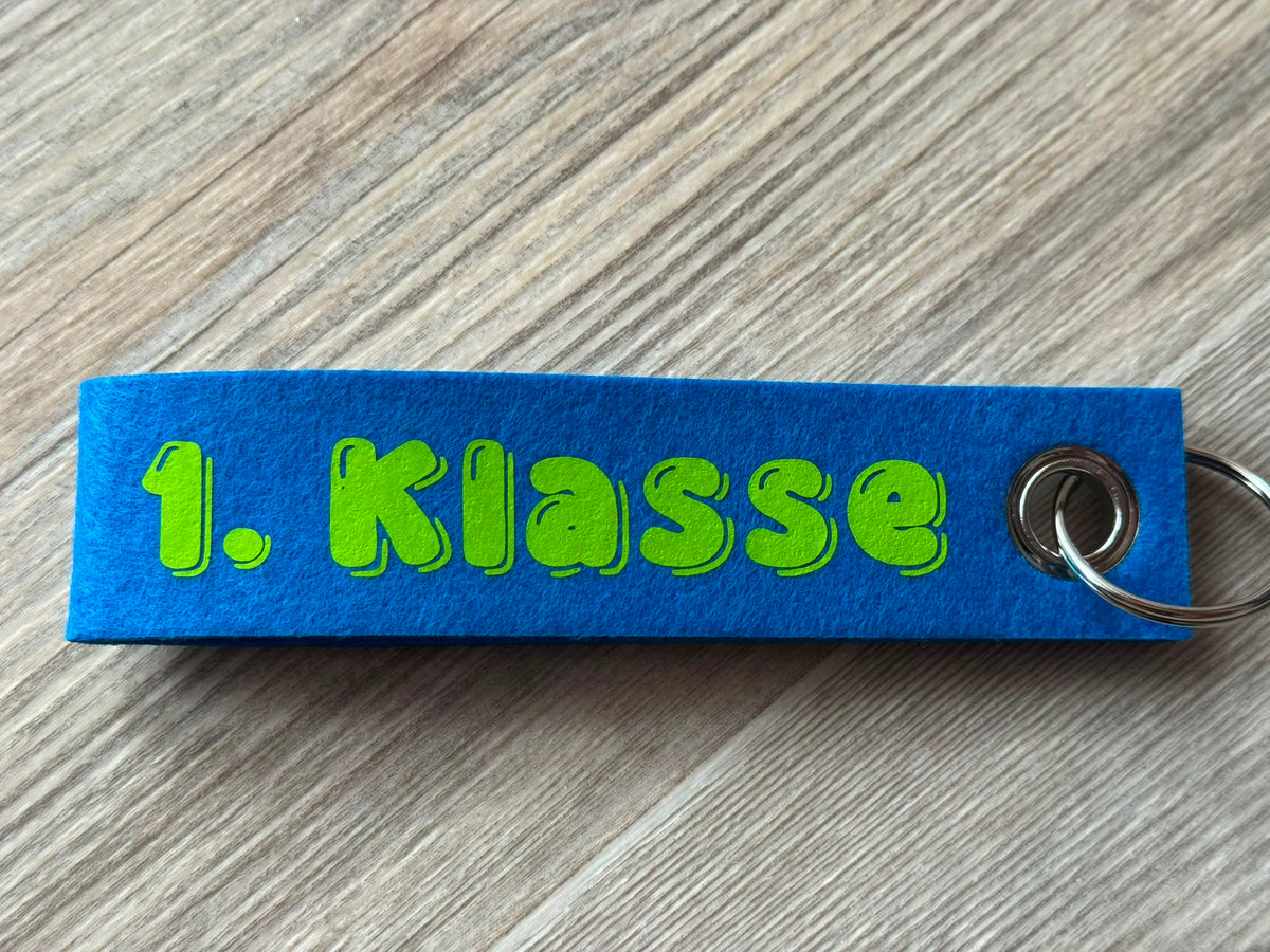 Personalisierter Schlüsselanhänger aus Filz mit Name oder  Wunschtext. Individueller Taschenanhänger als Geschenk.