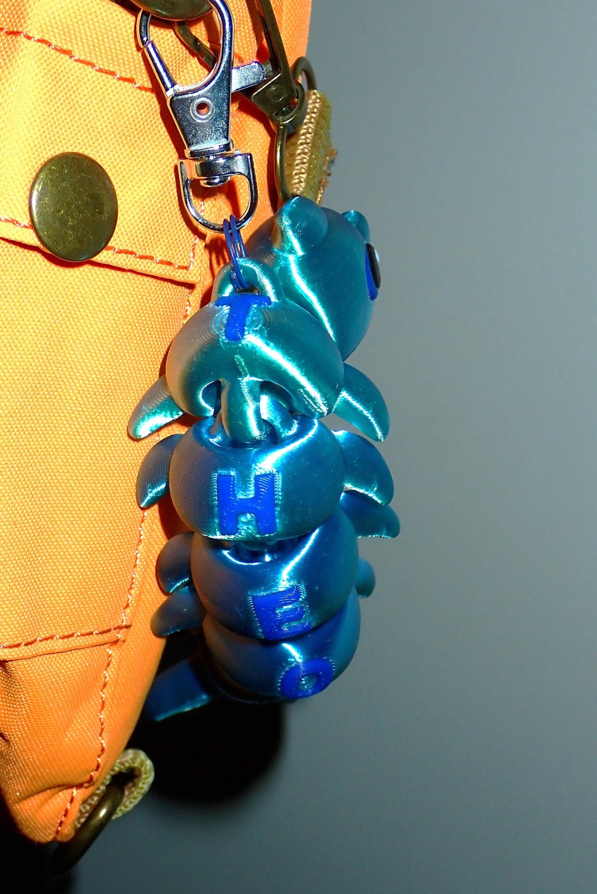 3D Druck Delfin Schlüsselanhänger beweglich I Flexi Dolphin Fidget Toy I Süßer Taschenanhänger & Meerestier Geschenk aus PLA Silk