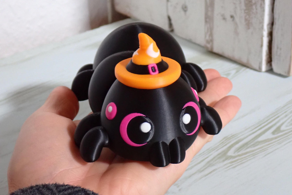 Süße XL Flexi Spinne mit Hexenhut, 3D Druck Halloween Deko, Bewegliches Fidget Toy, Gruselige Tischdeko, Halloween Geschenk
